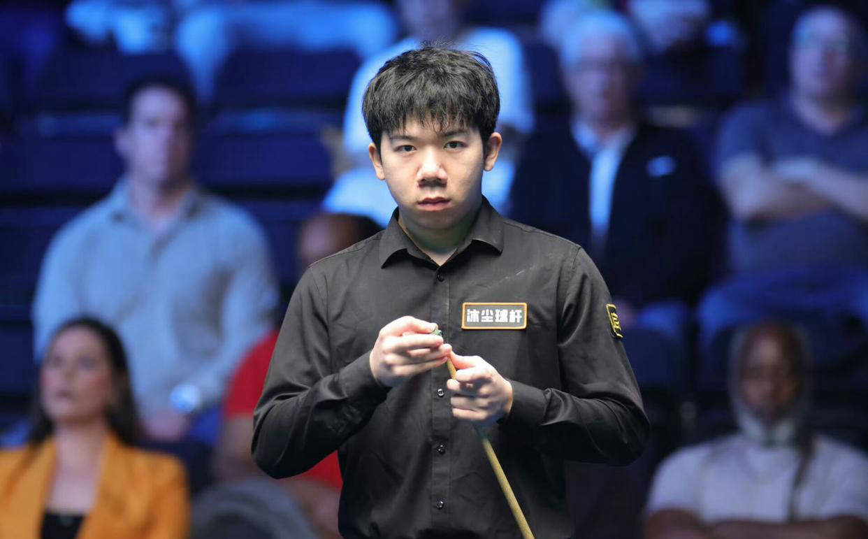 麦克吉尔, 出局, 高的肖国栋